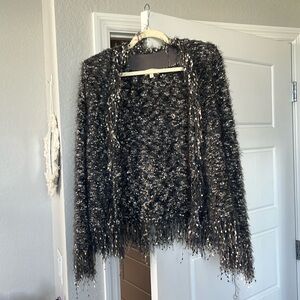 I have to sell it cuz I move to Florida and had no occasion to wear it …